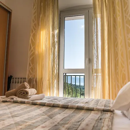 Дом отдыха Bacinelle With Pool & Sea View